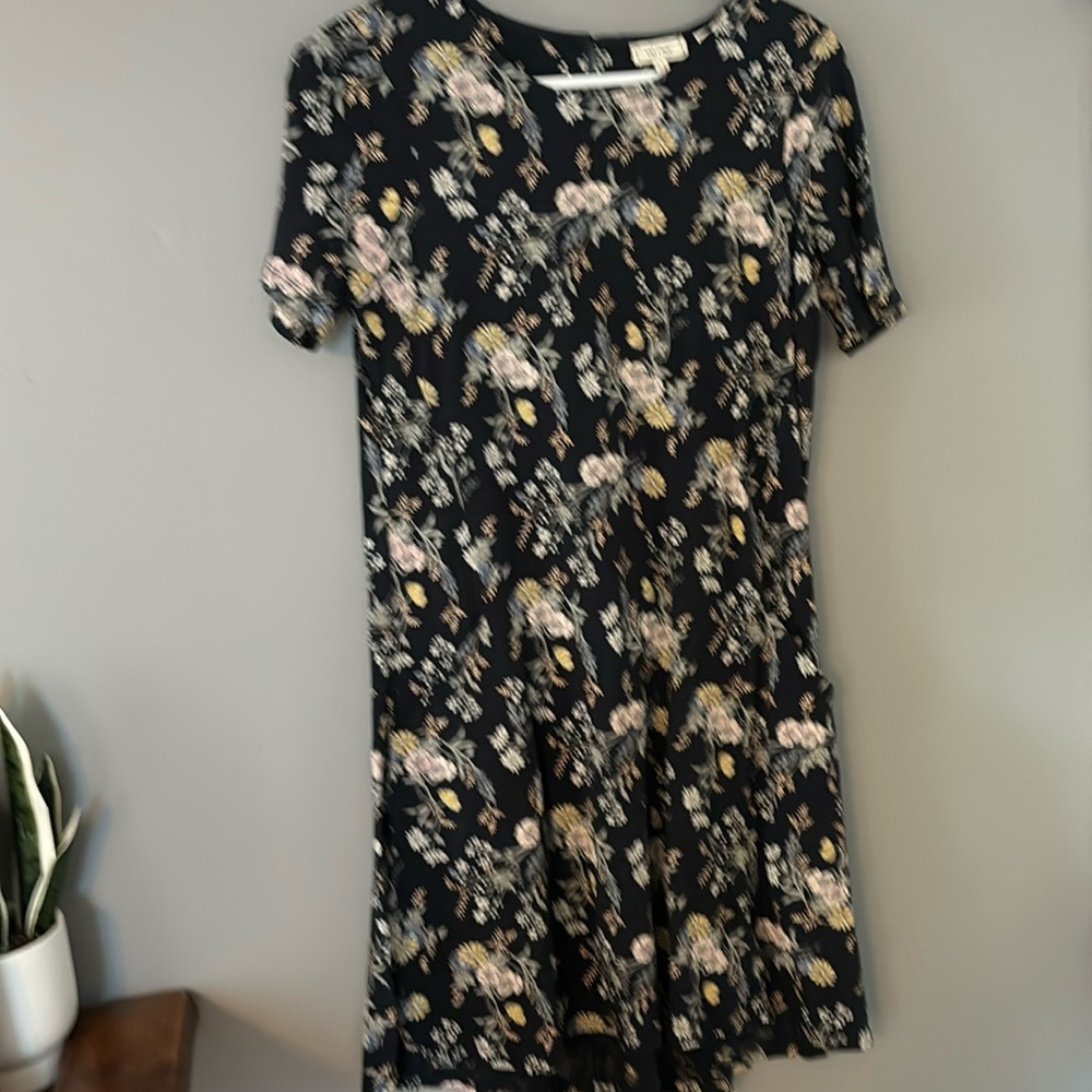 Mini dress. Navy blue floral.